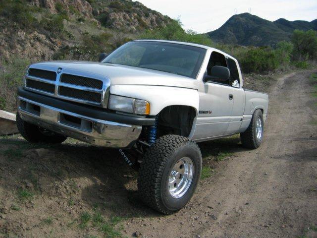 Fiberglass 4" Bulge Front Fenders 94-02 Dodge Ram